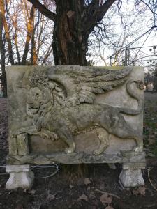 Magistrale Altorilievo - Leone di San Marco - 183 cm x 126 cm - Pietra di Vicenza - 19° secolo - Venezia